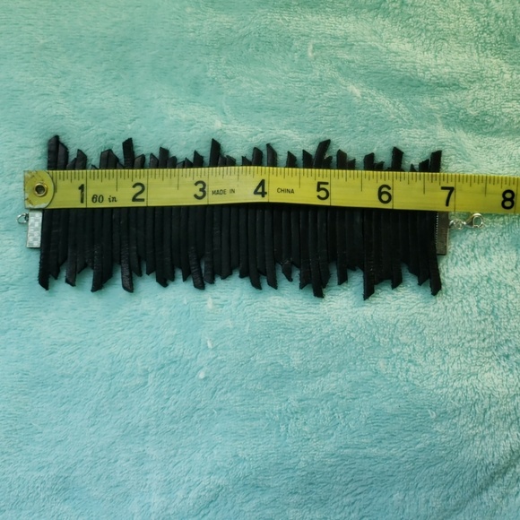 Black 100% Leather Uneven Wrist Wrap - Picture 3 of 8